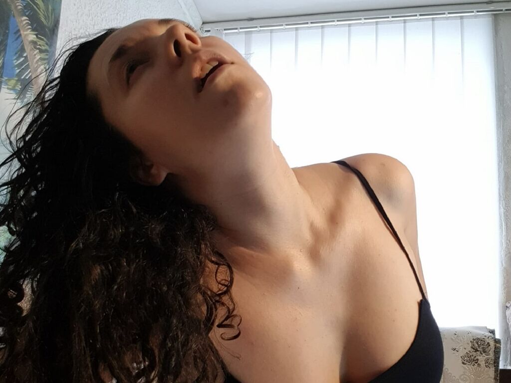 Webcam Nude with AnaMiles