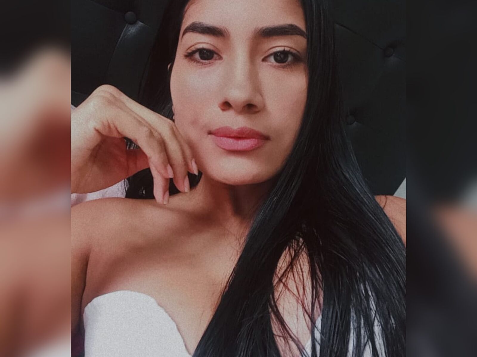 Webcam Nude with MiaQuintana